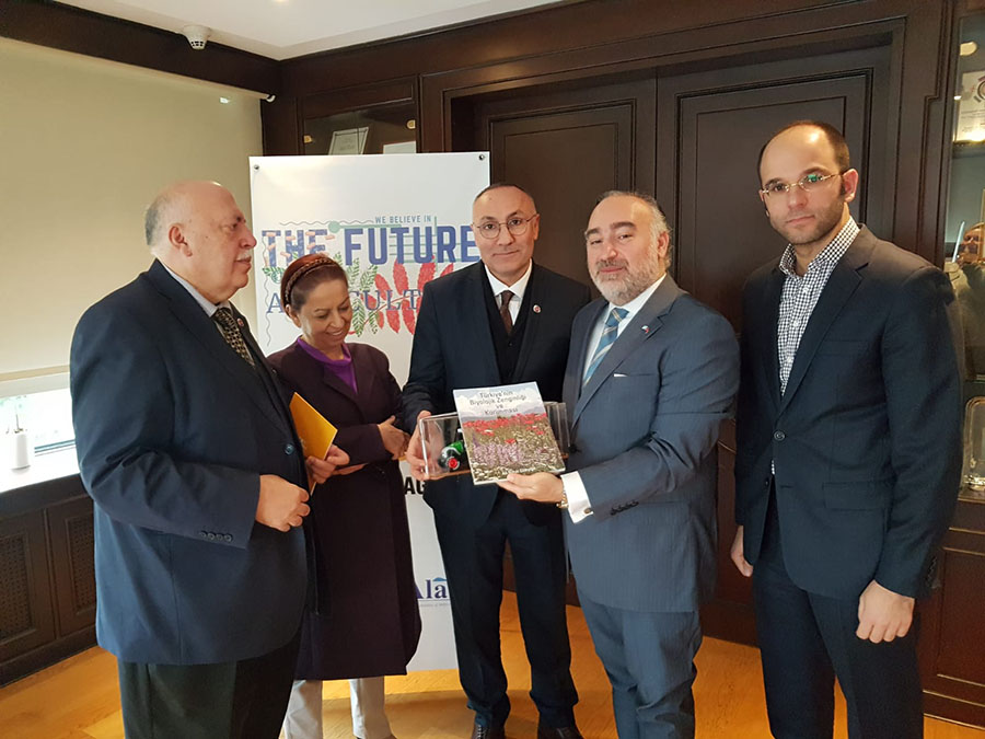 Yeni Siyaset Platformu Başkanı ve ASAM(Avrasya Stratejik Araştırmalar Merkezi) sözcüsü Faik Tunay TEKFEN TARIM CEO`su Emrah İnce`yi ziyaret etti