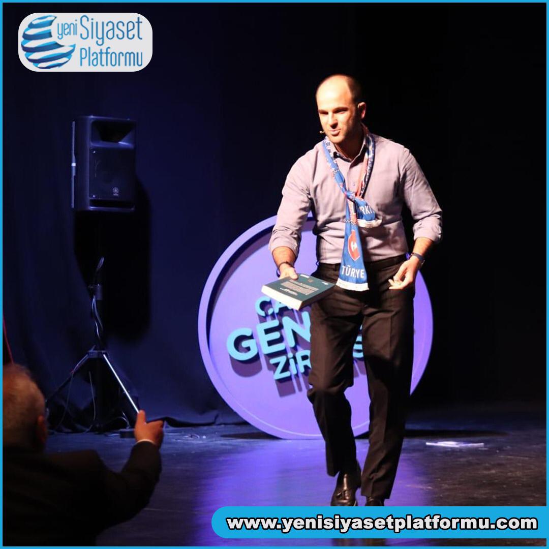 Yeni Siyaset Platformu Başkanı Faik Tunay İstanbul`da Düzenlenen Çankırı Gençlik Zirvesinde Konuşmacı Oldu