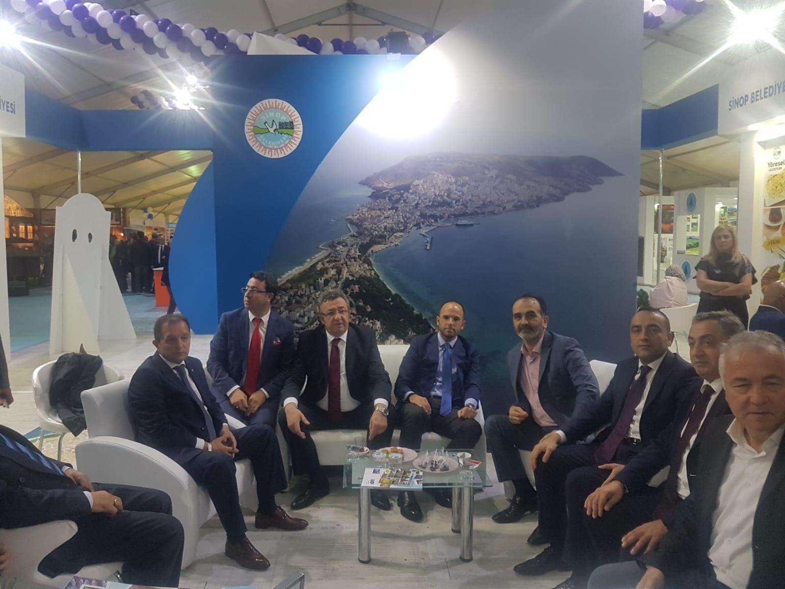 Platform üyemiz Faik Tunay İstanbul Yenikapı'da düzenlenen 5. Sinop Günlerine katıldı,standları tek tek gezen Tunay vatandaşlarla sohbet etti.